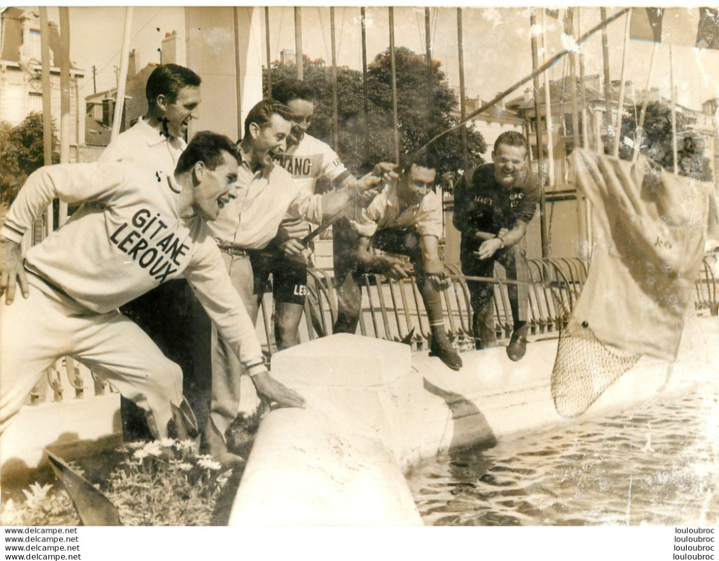 CYCLISME 1962 NANCY AVANT LE DEPART DU TOUR PECHE AU MAILLOT JAUNE PHOTO DE PRESSE 18X13CM - Sports