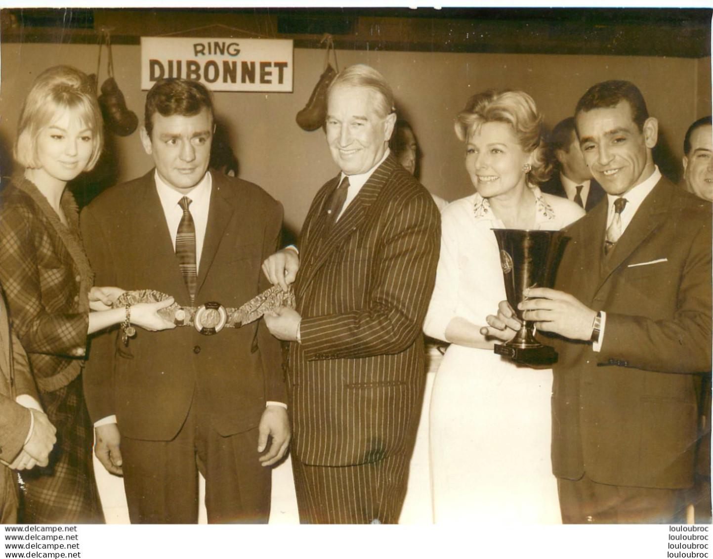 BOXE 1961 REMISE DES OSCARS A ARMAND VANUSSI ET MARIUS DORI PHOTO DE PRESSE 18X13CM - Sport