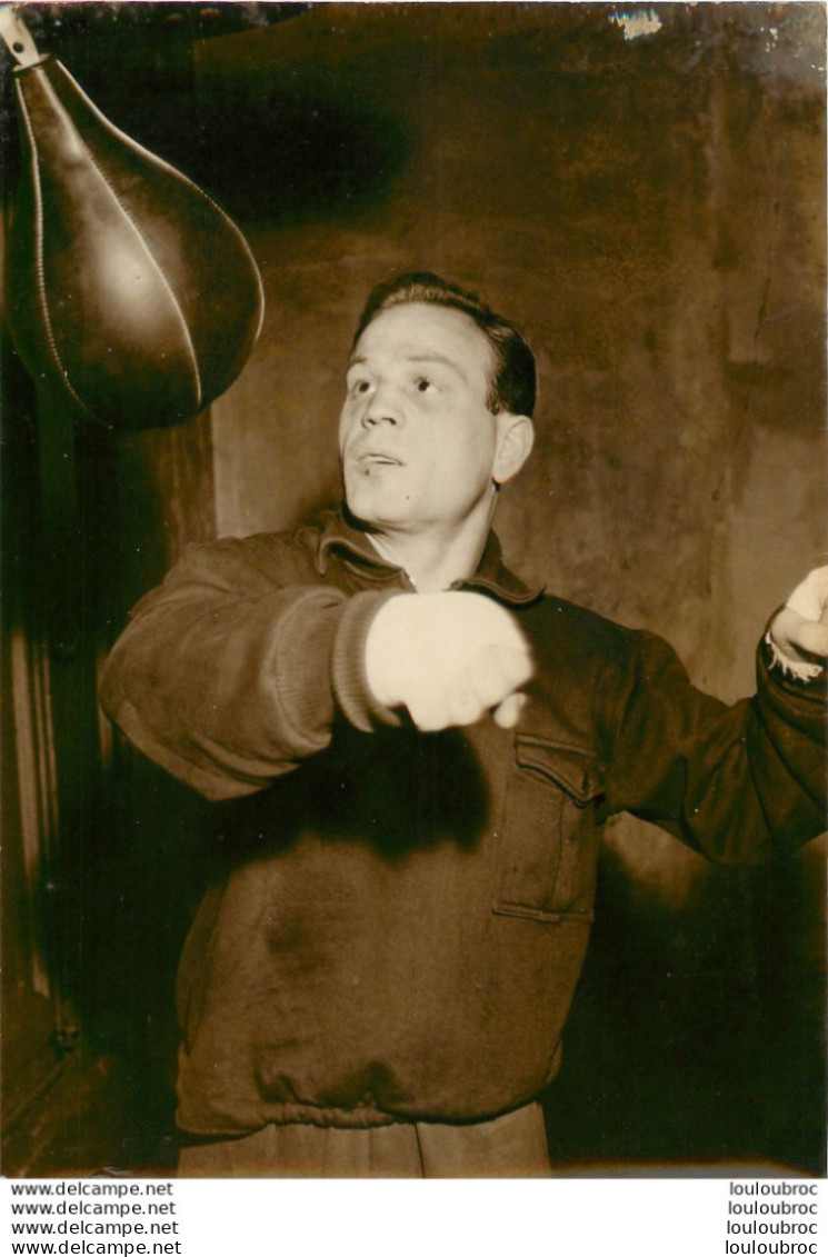 BOXE 1960 GRACIEUX LAMPERTI S'ENTRAINE A PARIS  PHOTO DE PRESSE 18X13CM - Sport