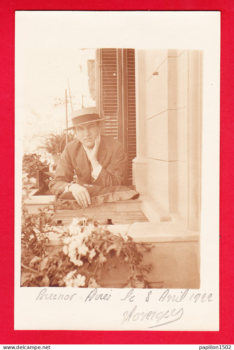 E-Argentine-02P41  Carte Photo à Identifier, Un Homme Sur Son Balcon, BUENOS AIRES, Le 8 Avril 1922, BE - Argentina