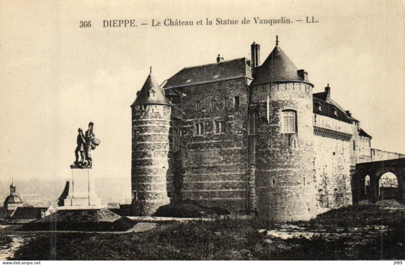 76 - Seine Maritime - Dieppe - Le Château Et La Statue De Vauquelin - 7056 - Dieppe