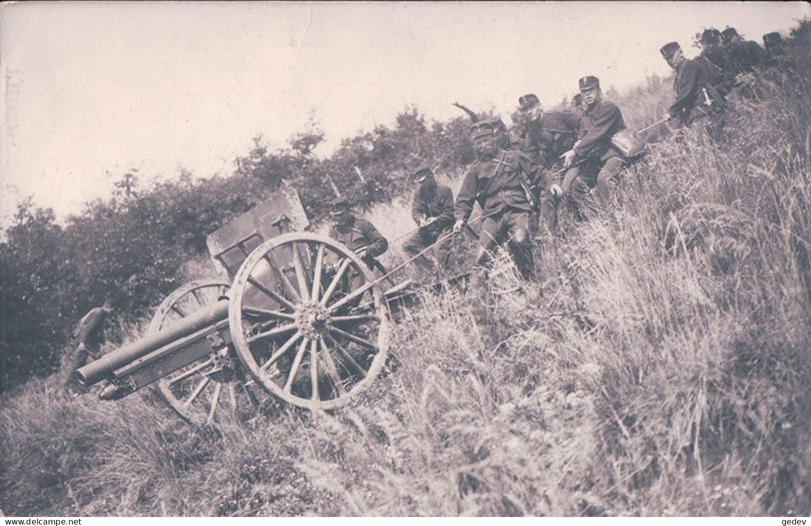 Armée Suisse, Canon Tiré Par Les Hommes Sur La Colline, Photo Jotterand Bière (445) - Manöver