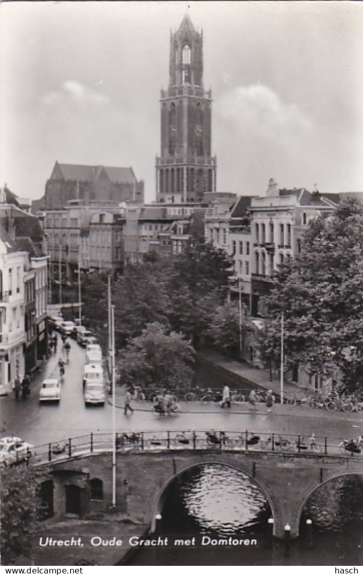 481853Utrecht, Oude Gracht Met Domtoren. (rechtsboven Plakkerig) - Utrecht
