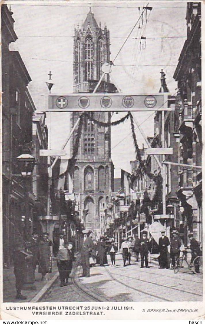 481882Utrecht, Lustrumfeesten 1911 25 Juni – 2 Juli 1911. Versierde Zadelstraat (diverse Vouwen)  - Utrecht