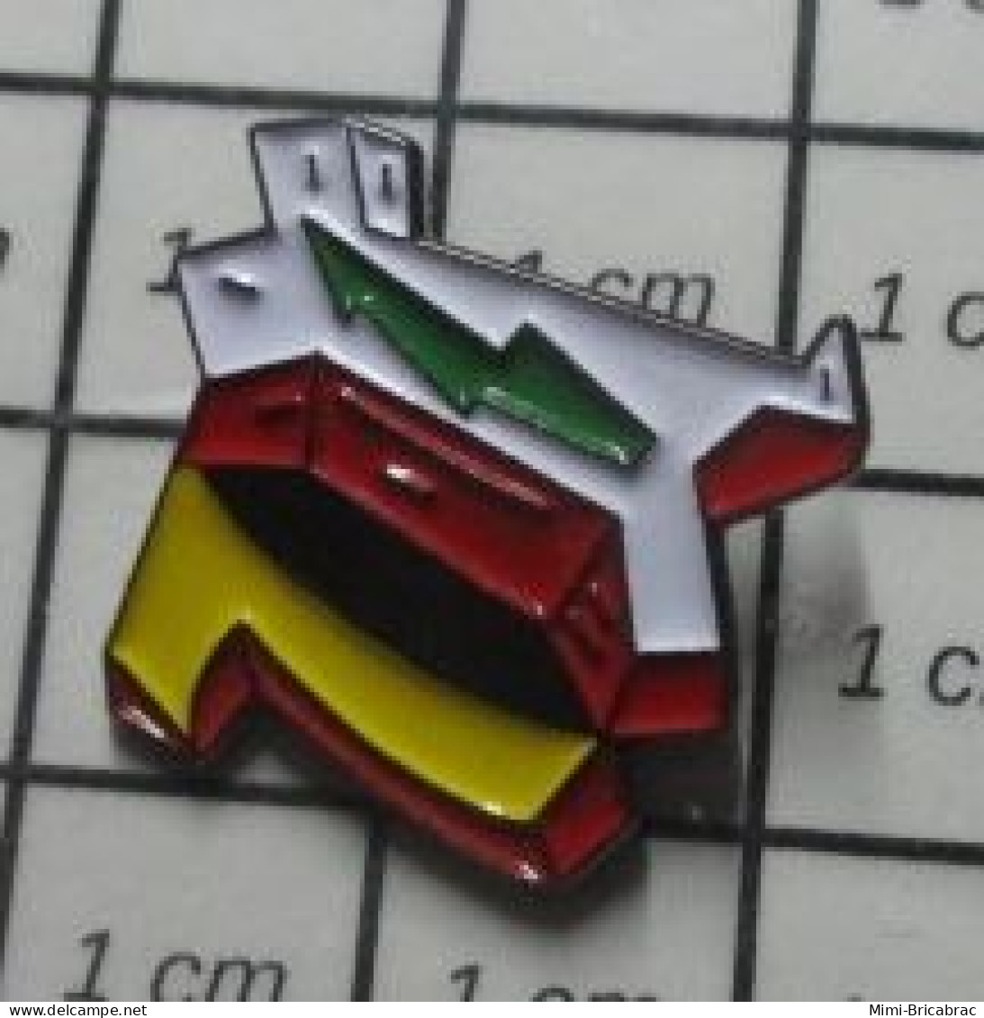 2020 Pin's Pins / Beau Et Rare / AUTRES / TRUC JAUNE ROUGE BLANC VERT - Autres & Non Classés