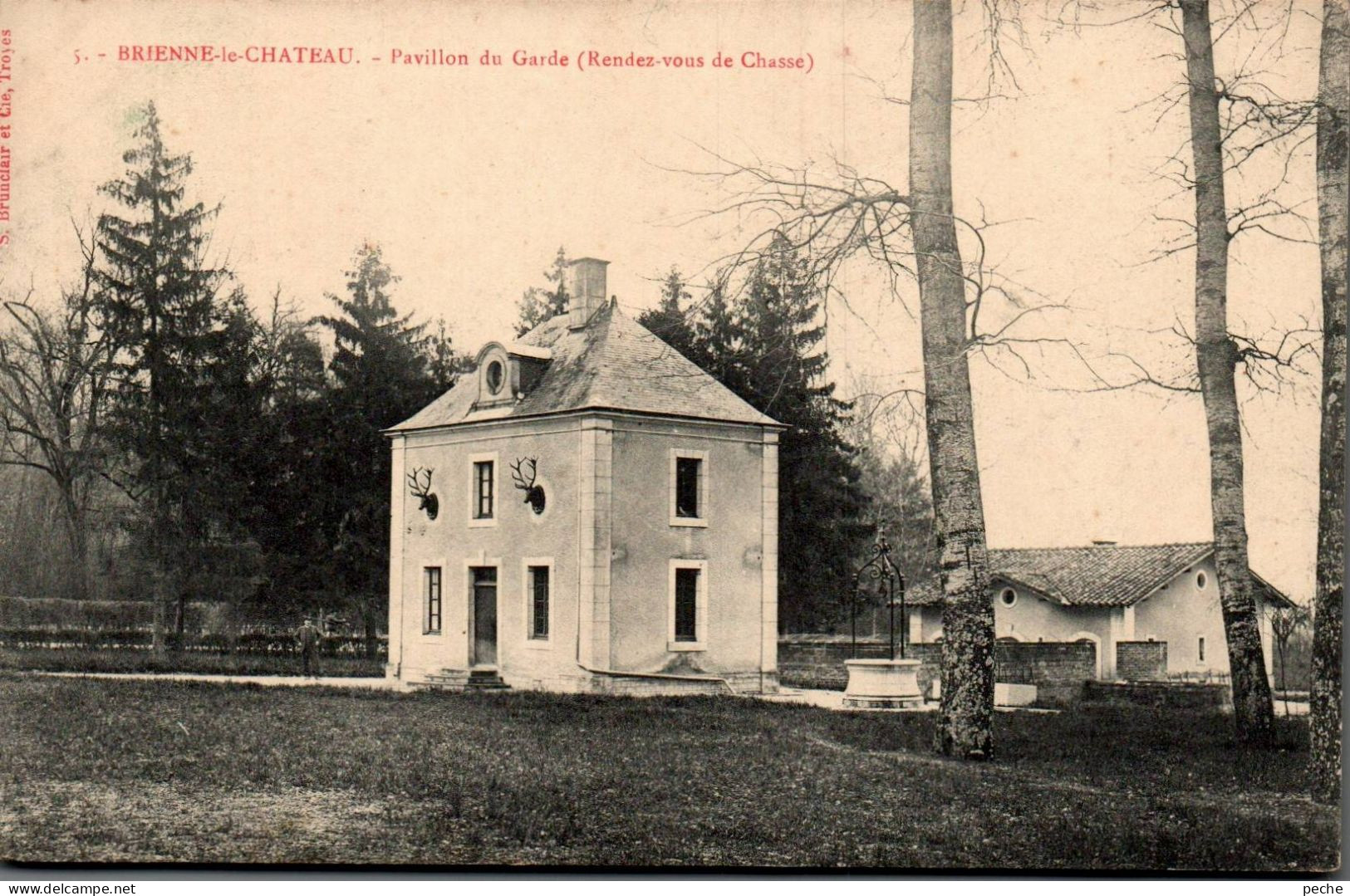 N°959 W -cpa Brienne Le Château -pavillon Du Garde- - Other & Unclassified