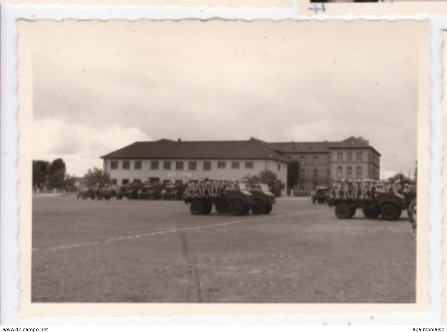 Photos 14/07/1957 Allemagne Landau Caserne Mangin  Défilé Motorisé Du 14 Juillet  Réf 29783 - Orte