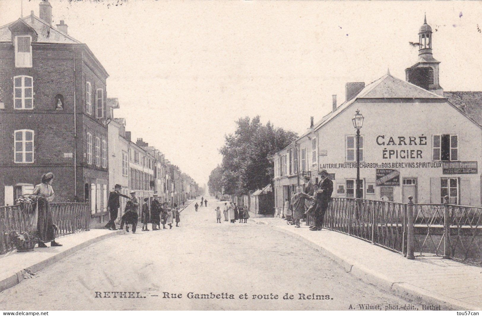 RETHEL  -   ARDENNES  -  (08)  -  CPA   ANIMEE  DE  1906  -  LA  RUE  GAMBETTA  ET  ROUTE  DE  REIMS - Rethel