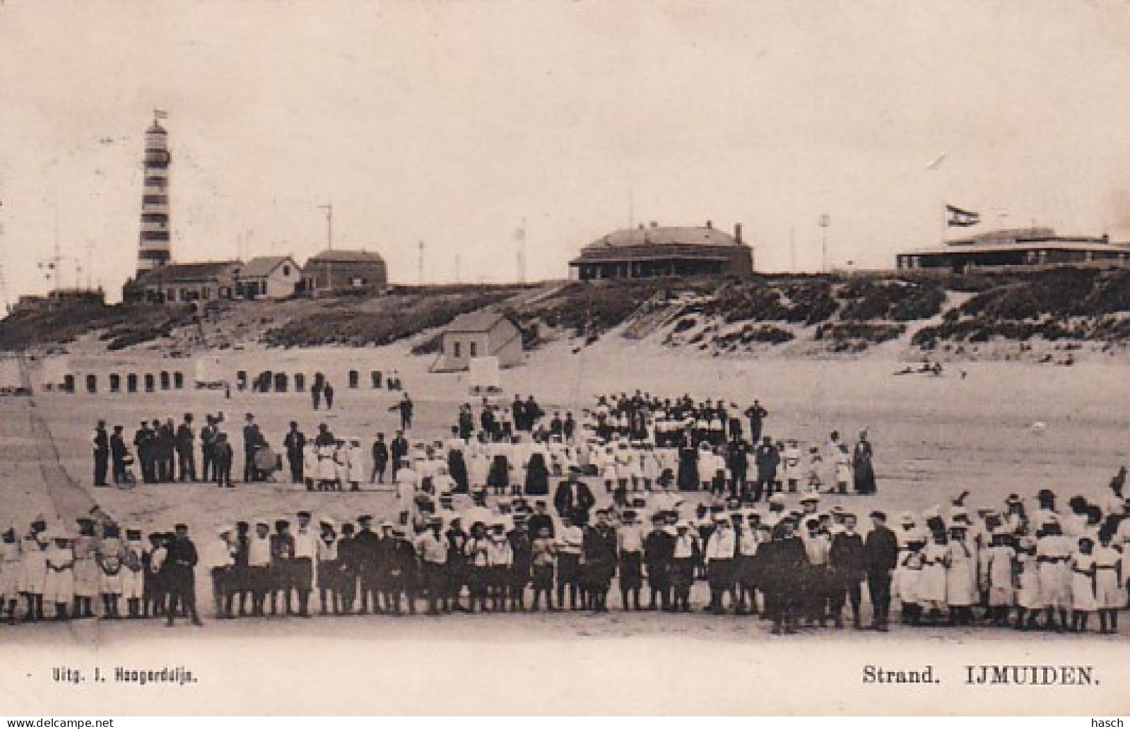 4821      29           IJmuiden, Strand. Kinderen, Volwassenen En Een Fanfare Orkest (poststempel 1905)(minuscule - IJmuiden