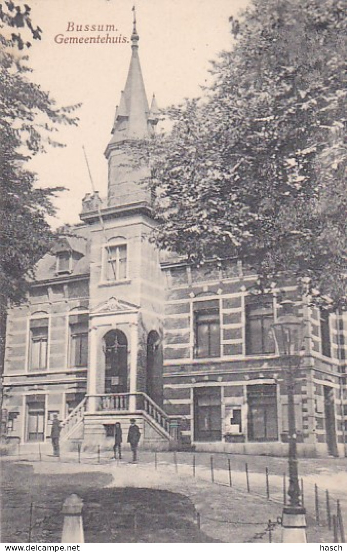 4821121Bussum, Gemeentehuis. (poststempel 1912) - Bussum