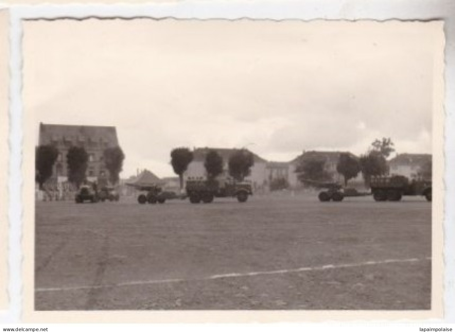 Photos 14/07/1957 Allemagne Landau Caserne Mangin  Défilé Motorisé Du 14 Juillet  Réf 29784 - Lugares