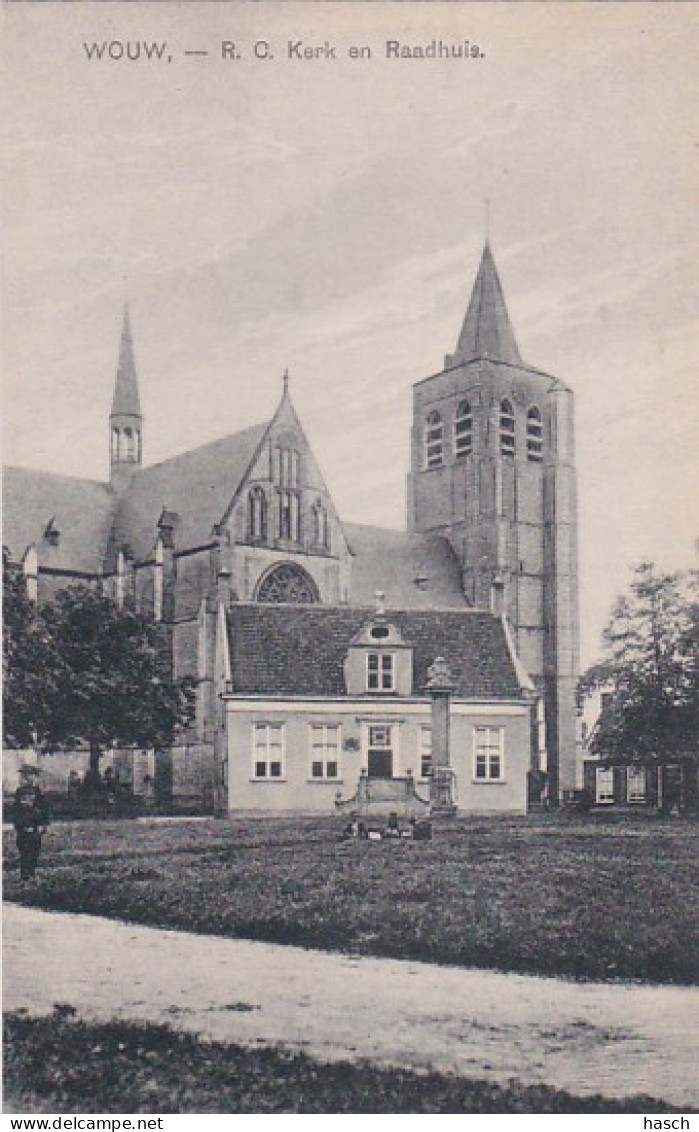 482230Wouw, R. C. Kerk En Raadhuis. - Autres & Non Classés