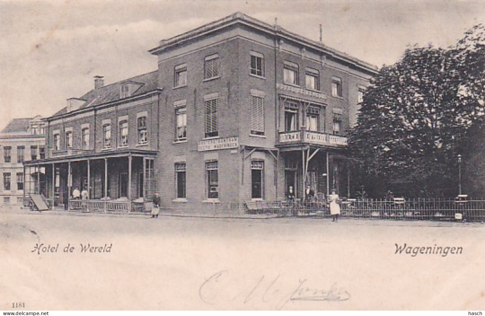 482237Wageningen, Hotel De Wereld. Rond 1900.  - Wageningen