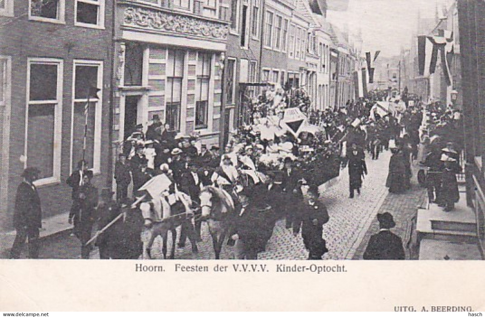 4822157Hoorn, Feesten Der V. V. V. V. Kinder – Optocht. Rond 1900. (vouwen In De Hoeken) - Hoorn