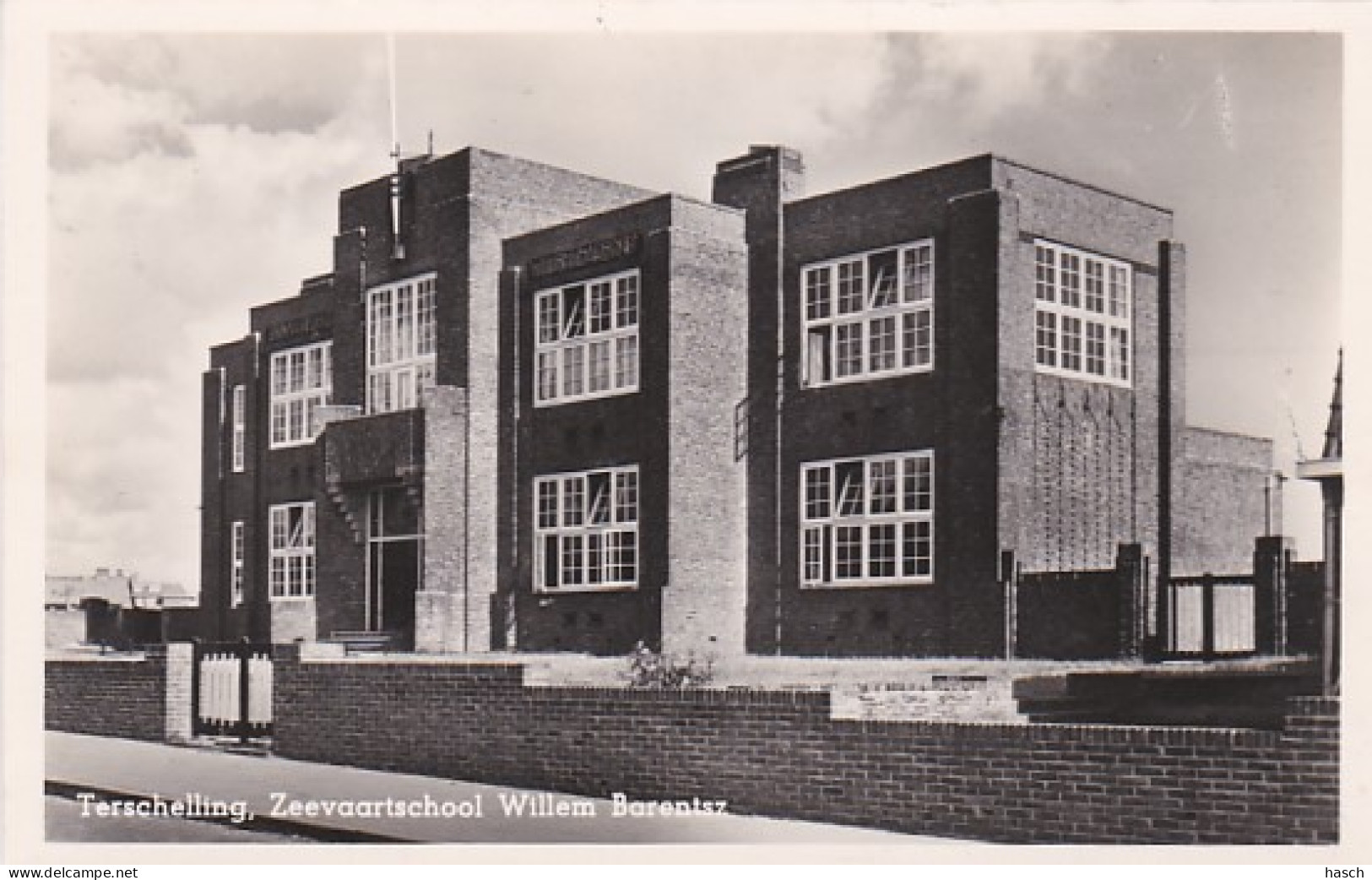 4822372Terschelling, Zeevaartschool Willem Barentsz. (FOTO KAART) (kleine Vouwen In De Hoeken) - Terschelling