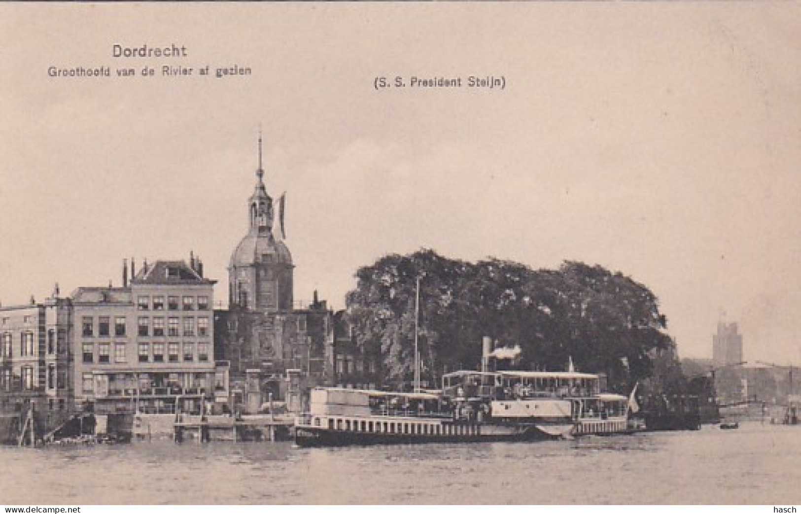 4822409Dordrecht, Groothoofd Van De Rivier Af Gezien.  - Dordrecht