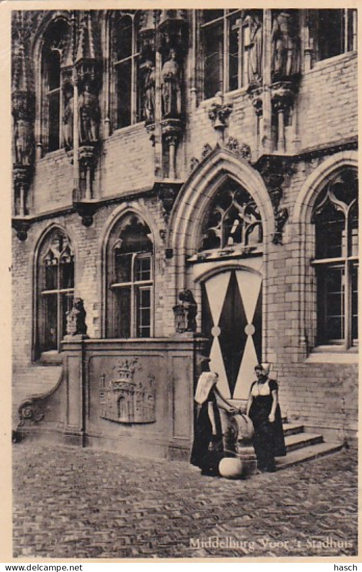 4822420Middelburg, Voot ’t Stadhuis.1953 (vouwen In De Hoeken) - Middelburg