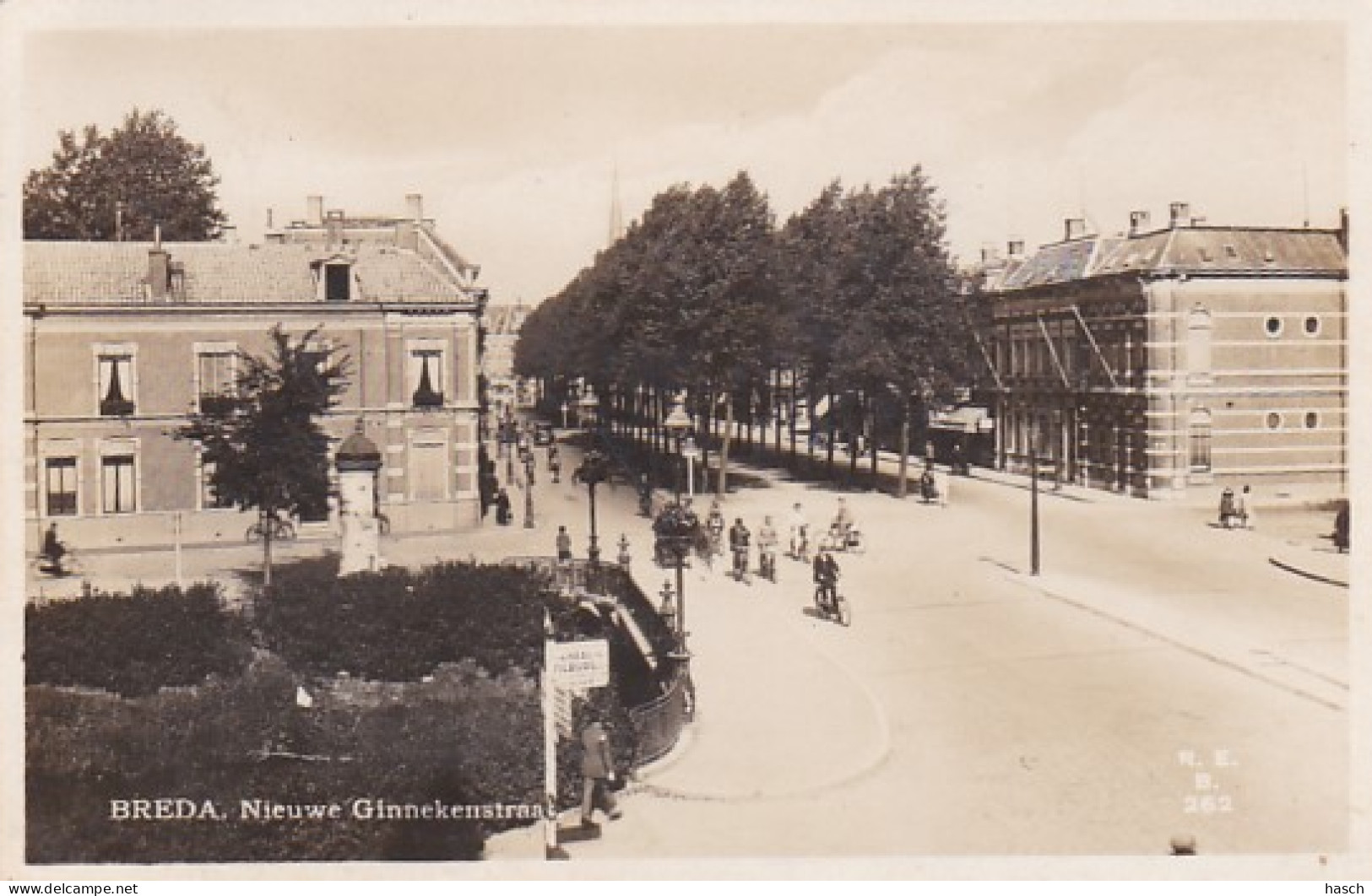 4822548Breda, Nieuwe Ginnekenstraat.(FOTO KAART)1938. Minuscule Vouwen In De Hoeken) - Breda