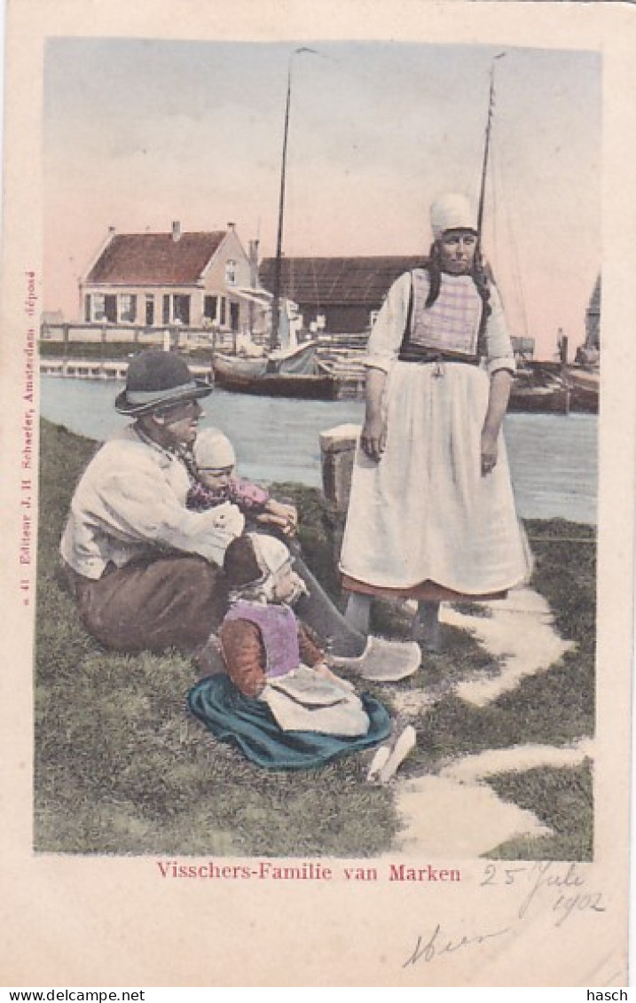 4822583Marken, Visschers Familie Van Marken. 1902.(kleine Vouwen In De Hoeken) - Marken