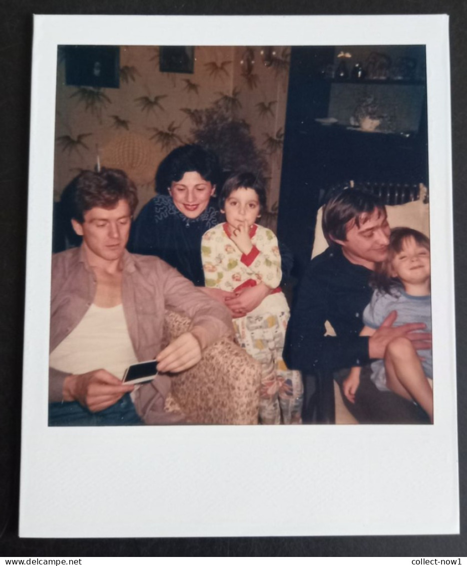 #15     Anonymous Persons - Family Photo  - Polaroid Photo - Personnes Anonymes
