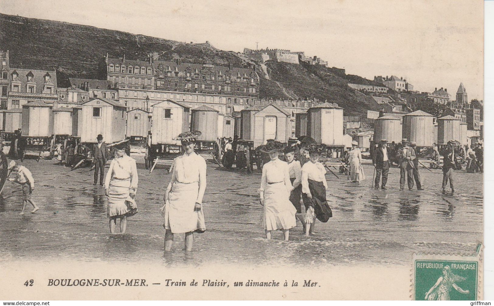 LOT DE 22 CPA BOULOGNE SUR MER PORT PLAGE BATEAUX PECHEUSE CREVETTES TBE