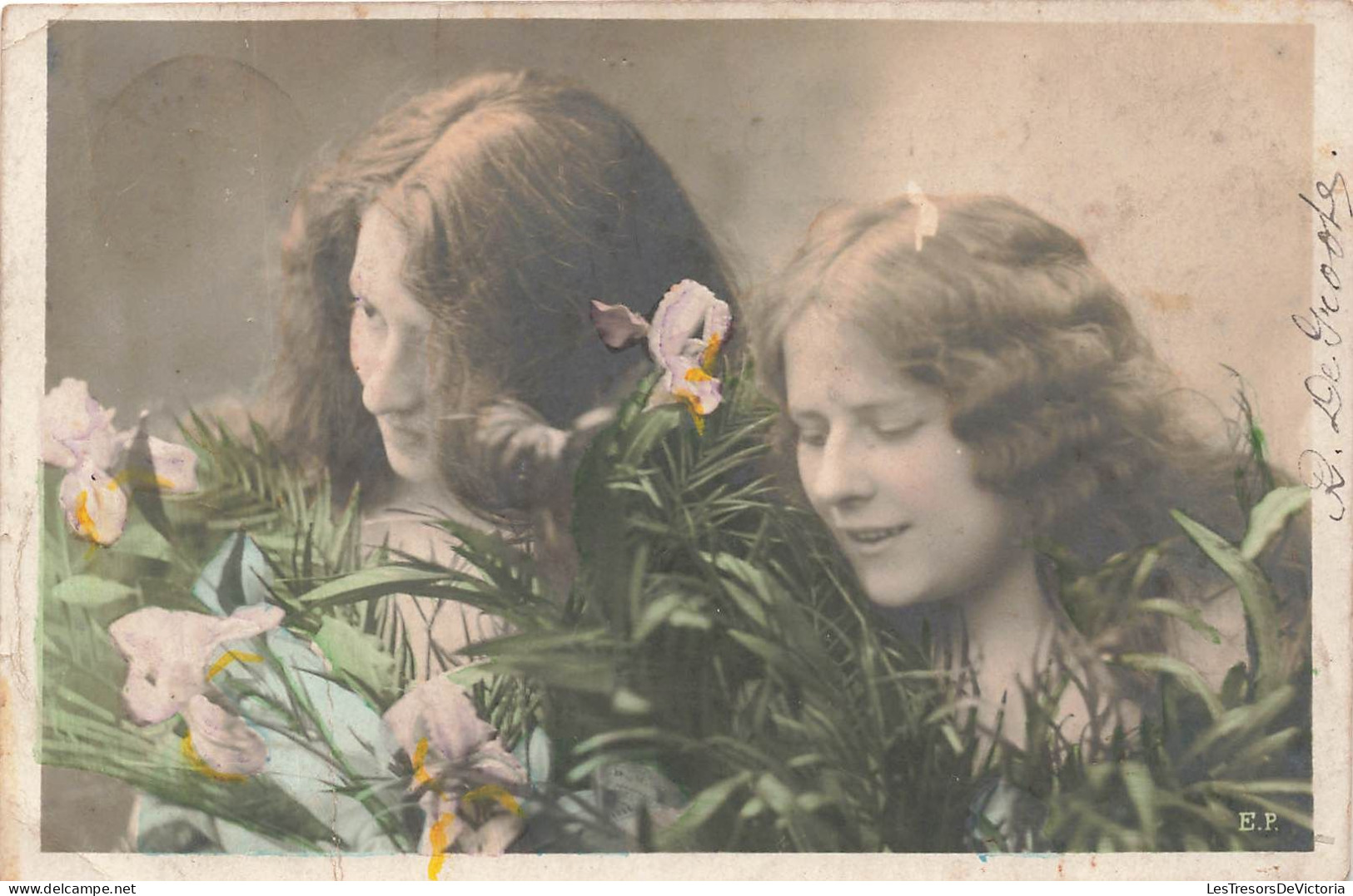 FANTAISIES - Femmes - Deux Femmes - Fleurs - Colorisé - Carte Postale Ancienne - Frauen