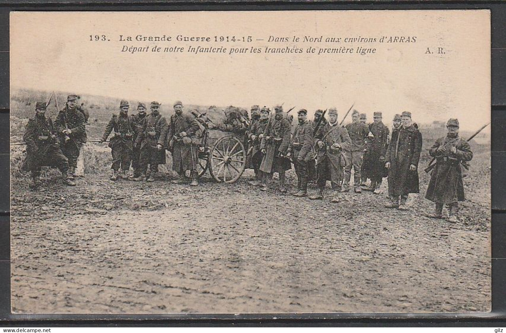 CPA 62 Arras - Aux Environs - Départ De Notre Infanterie Pour Les Tranchées De Première Ligne - Arras