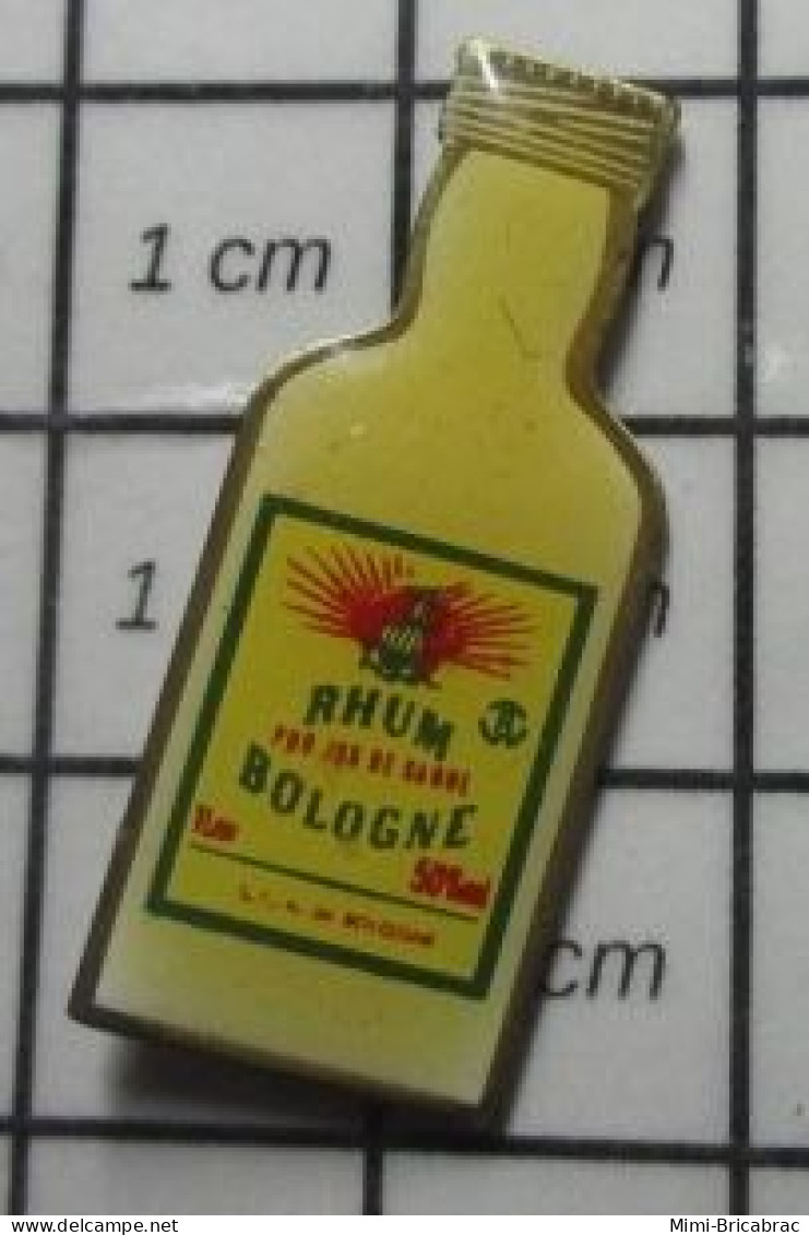 416c Pin's Pins / Beau Et Rare / BOISSONS / BOUTEILLE DE RHUM BOLOGNE - Beverages