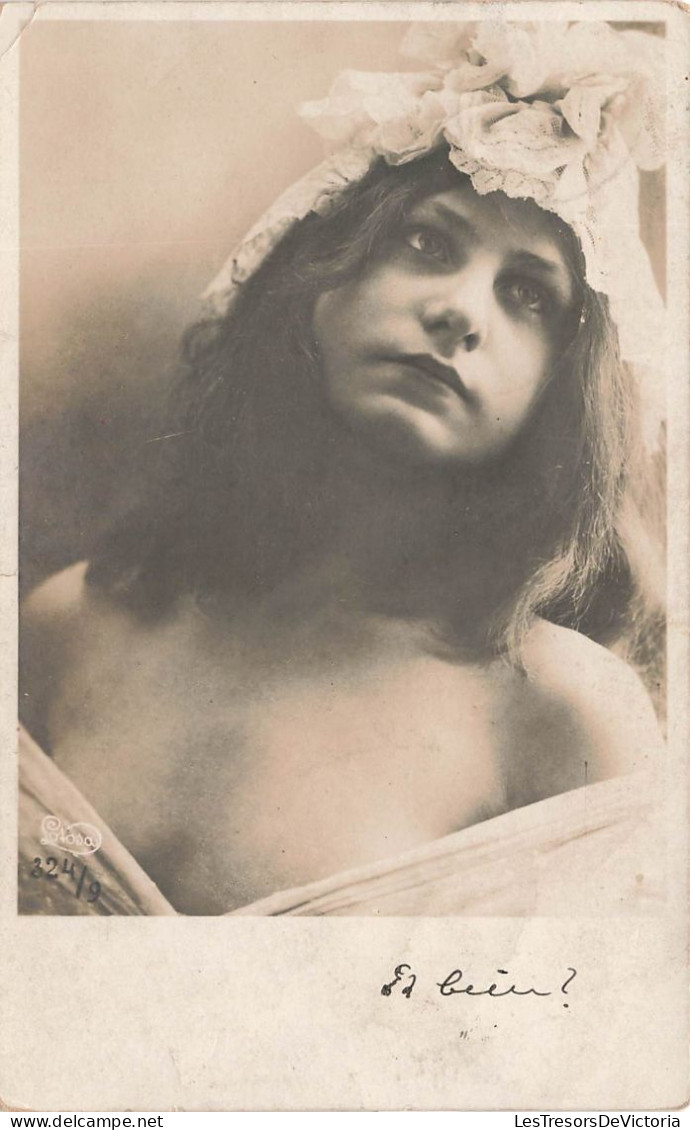 CARTE PHOTO - Femme - Portrait - Robe - Carte Postale Ancienne - Fotografie