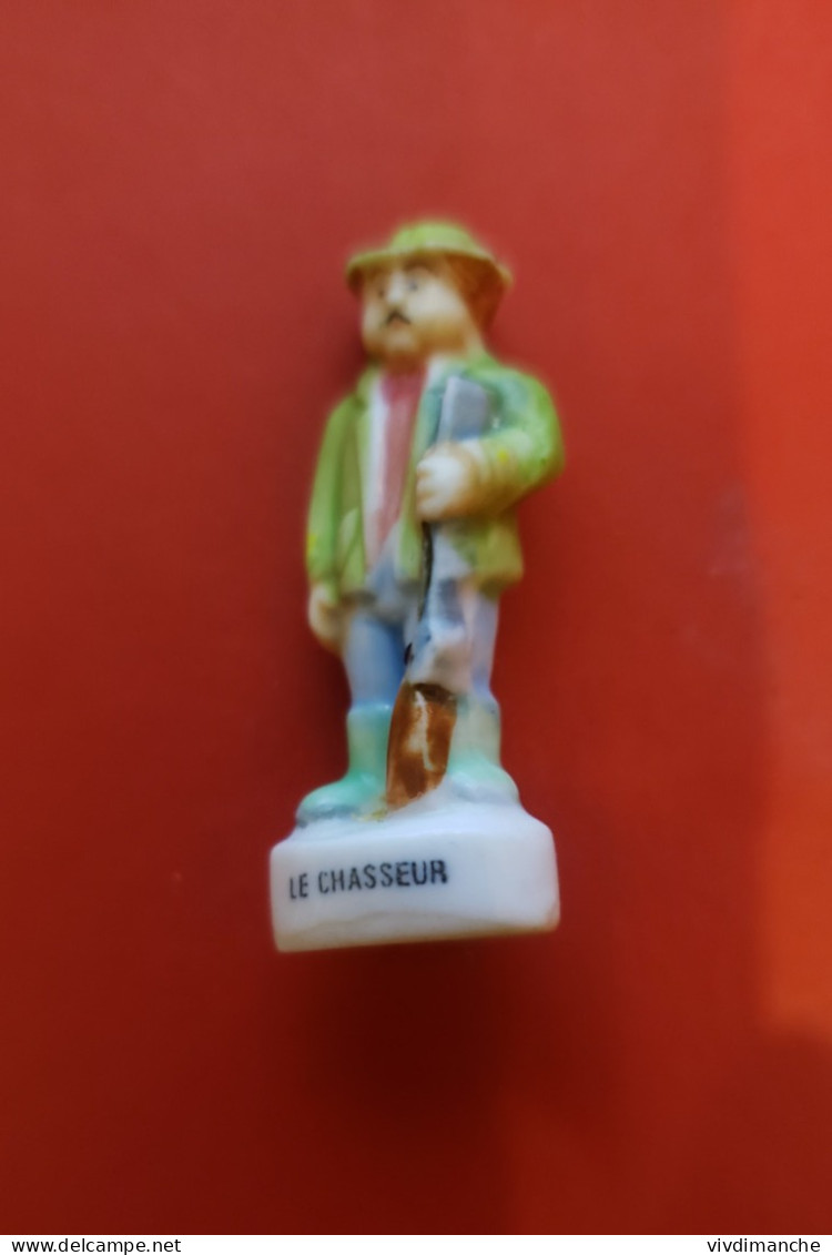 LE CHASSEUR - FEVE BRILLANTE - Characters