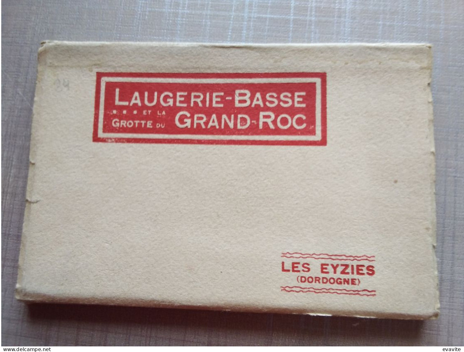 Carnet Dépliant  De 16 CPA    (24)   LES EYZIES  Laugerie-Basse Et La Grotte Du Grand-Roc - Les Eyzies