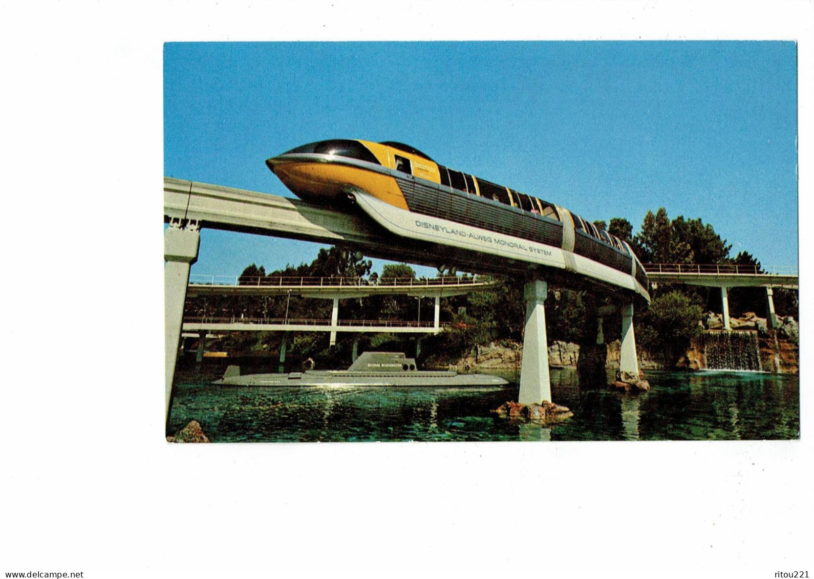 Cpm -  Disneyland - WALT DISNEY - Tomorrowland - MONORAIL Highway In The Sky - Californie - Train Suspendu Sous-marin - Disneyland