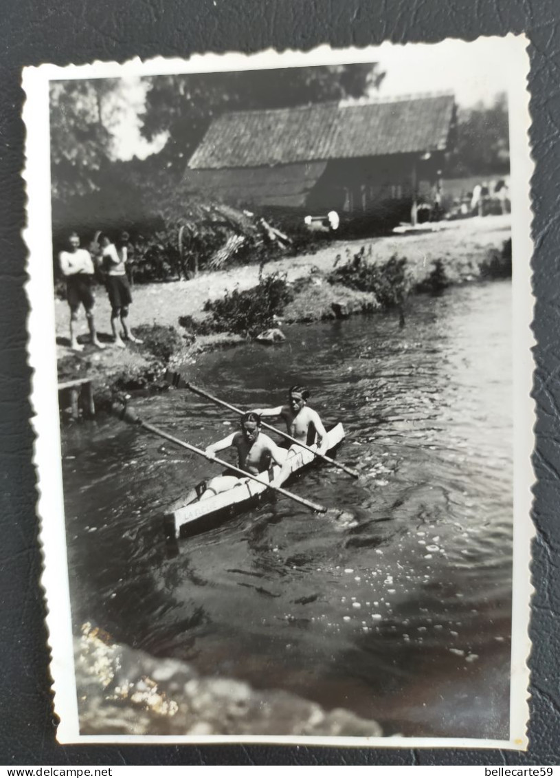 Photo  Ancienne Jeunes Homme Garçon En Torse Nu Canoë - Anonyme Personen