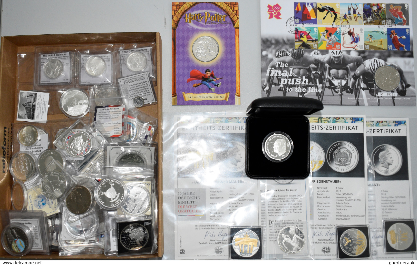 Alle Welt: Sammlung Diverse Münzen Aus Aller Welt, Welche über Ein ABO (sehr Teu - Collections & Lots
