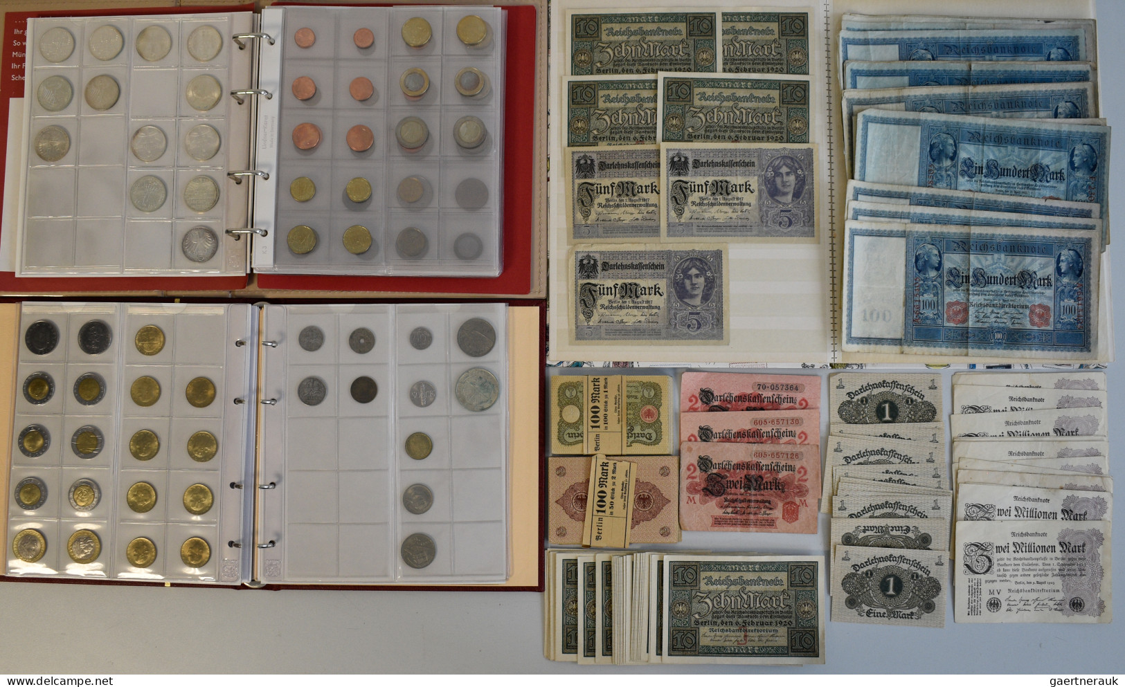 Alle Welt: Zwei Münzenalben, Einige Einsteckblätter Sowie Karton Umschläge Mit U - Sammlungen & Sammellose