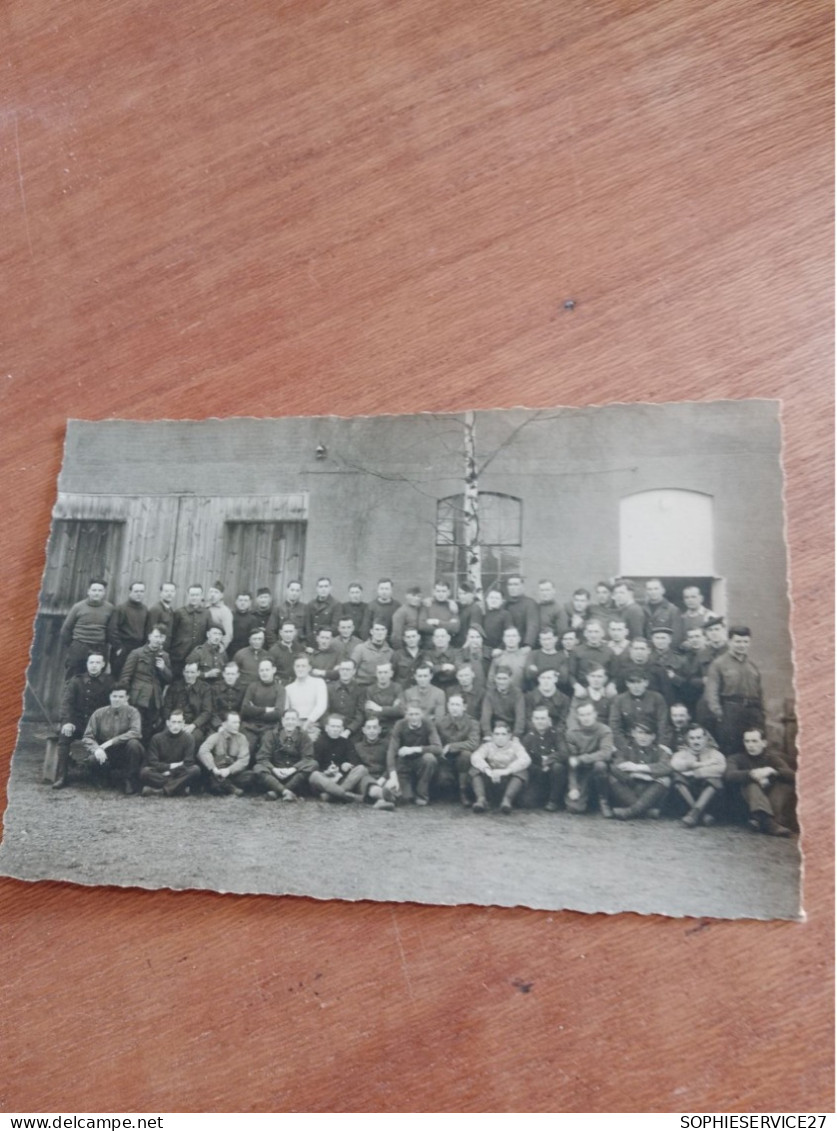 560 // PHOTO OU CARTE POSTALE ANCIENNE 1941 /  / GROUPE D'HOMMES, MILITAIRES ?? / - Anonyme Personen