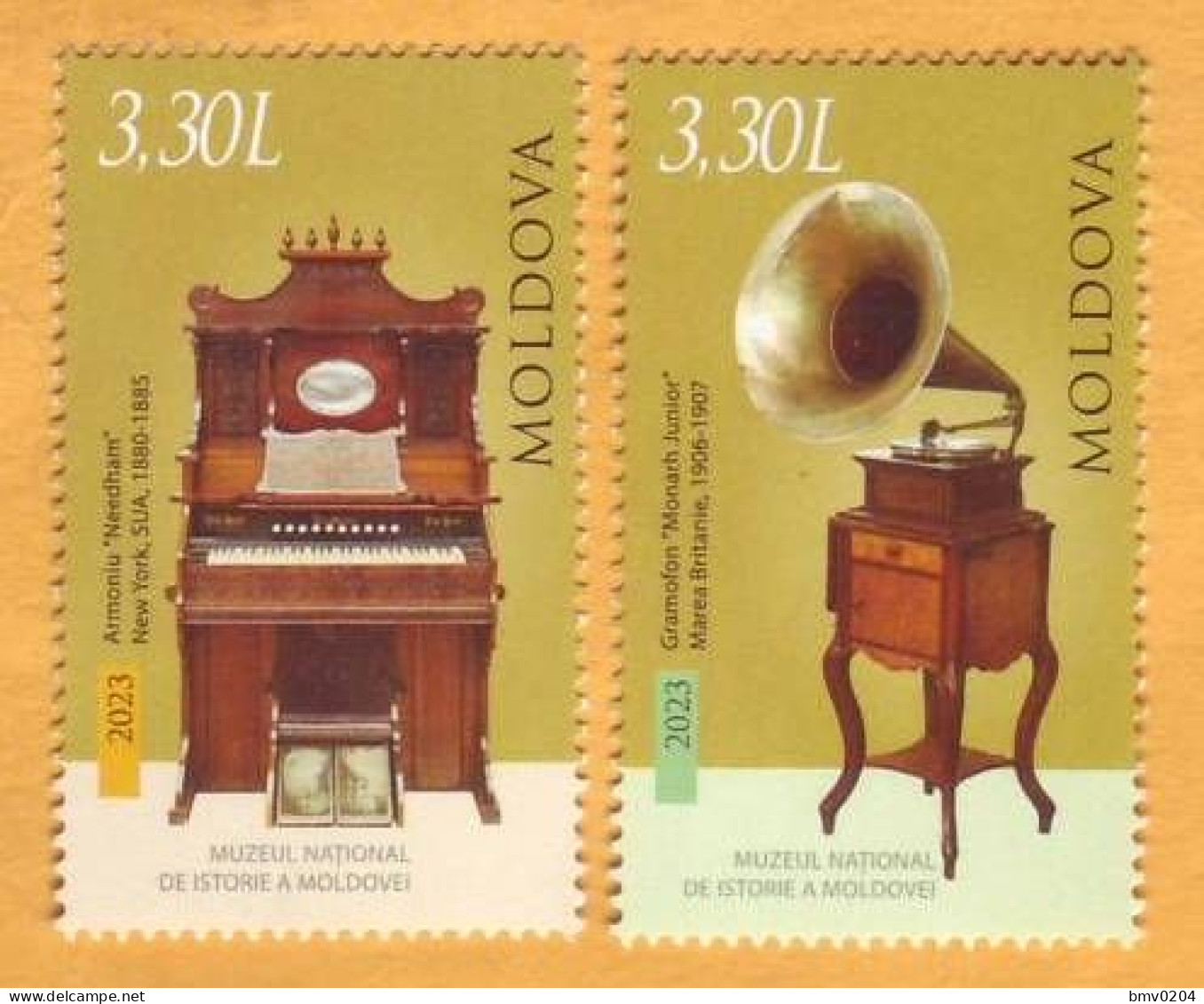 2023  Moldova  Harmonium ”Needham”, New York, Gramafon ”Monarh”, Berlin, Germania, 2v Mint - Musique