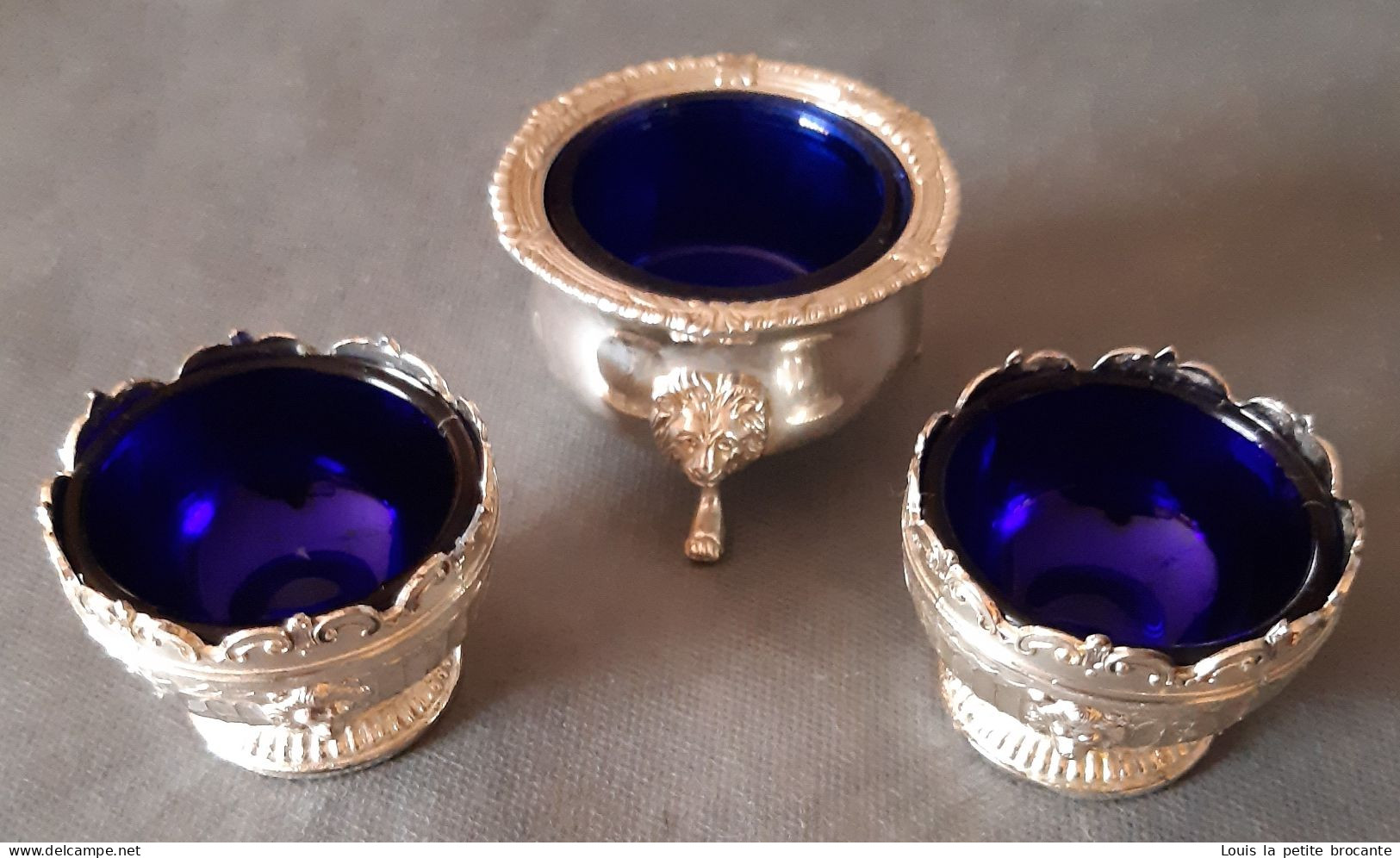 Lot De 3 Petits Pots à épices De Table,  En Métal Argenté  Avec Bol En Verre Bleu. - Otros & Sin Clasificación