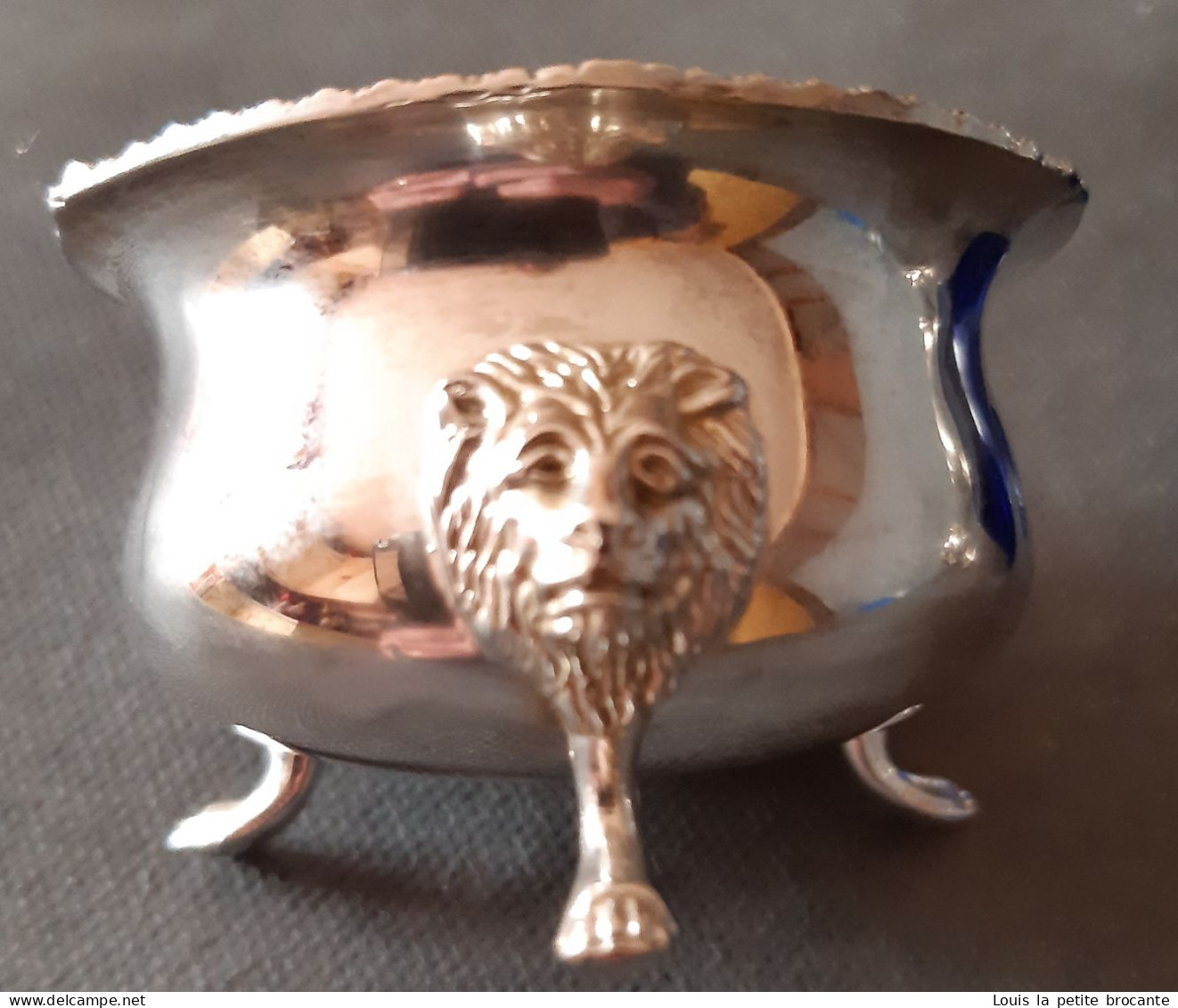 Lot de 3 petits pots à épices de table,  en métal argenté  avec bol en verre bleu.