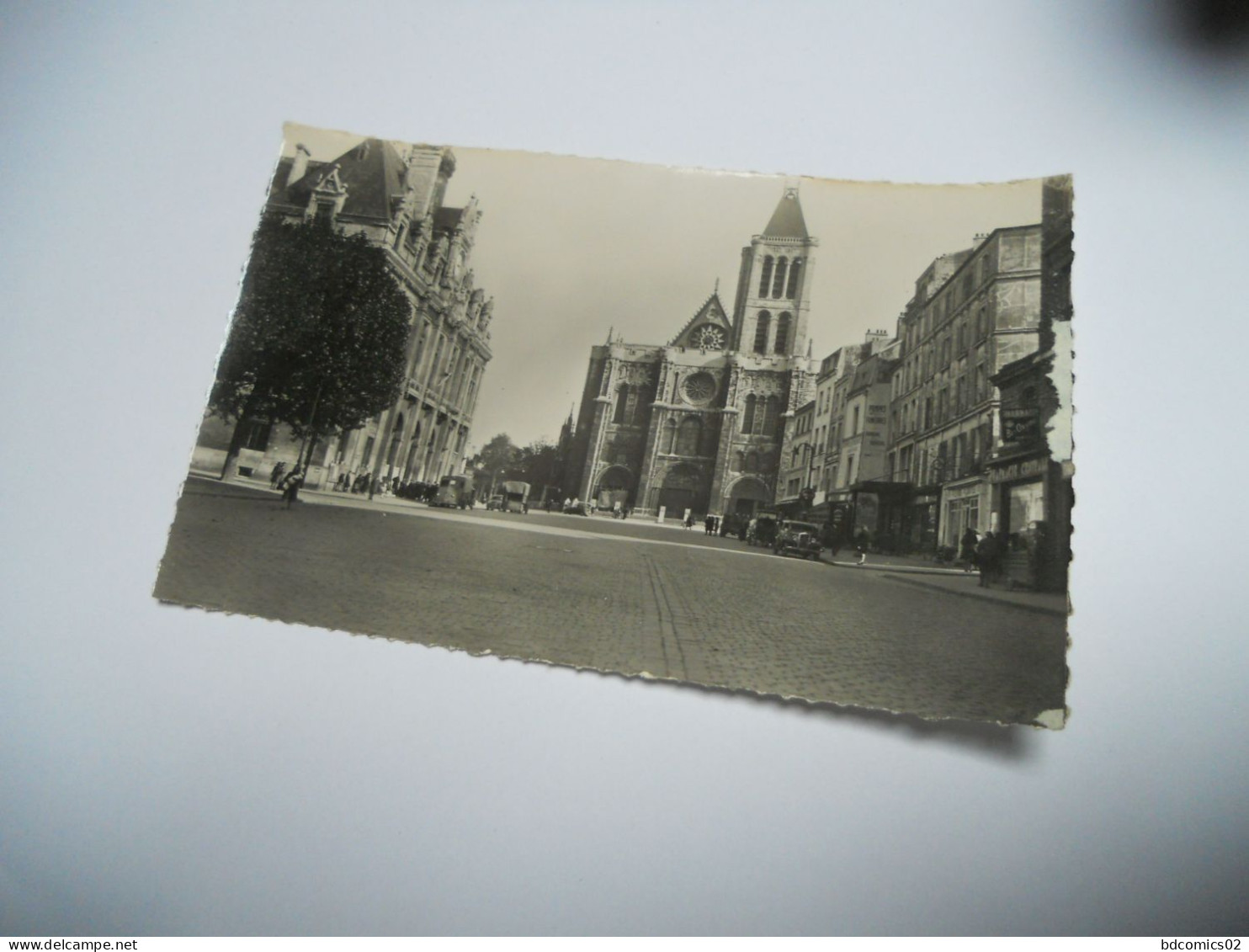 DEP 93 SEINE SAINT DENIS CARTE ANCIENNE SANS ECRITURE EN N/BL GAUFRE SAINT DENIS LA BASILIQUE ET L'HOTEL DE VILLE/ Moyen - Saint Denis