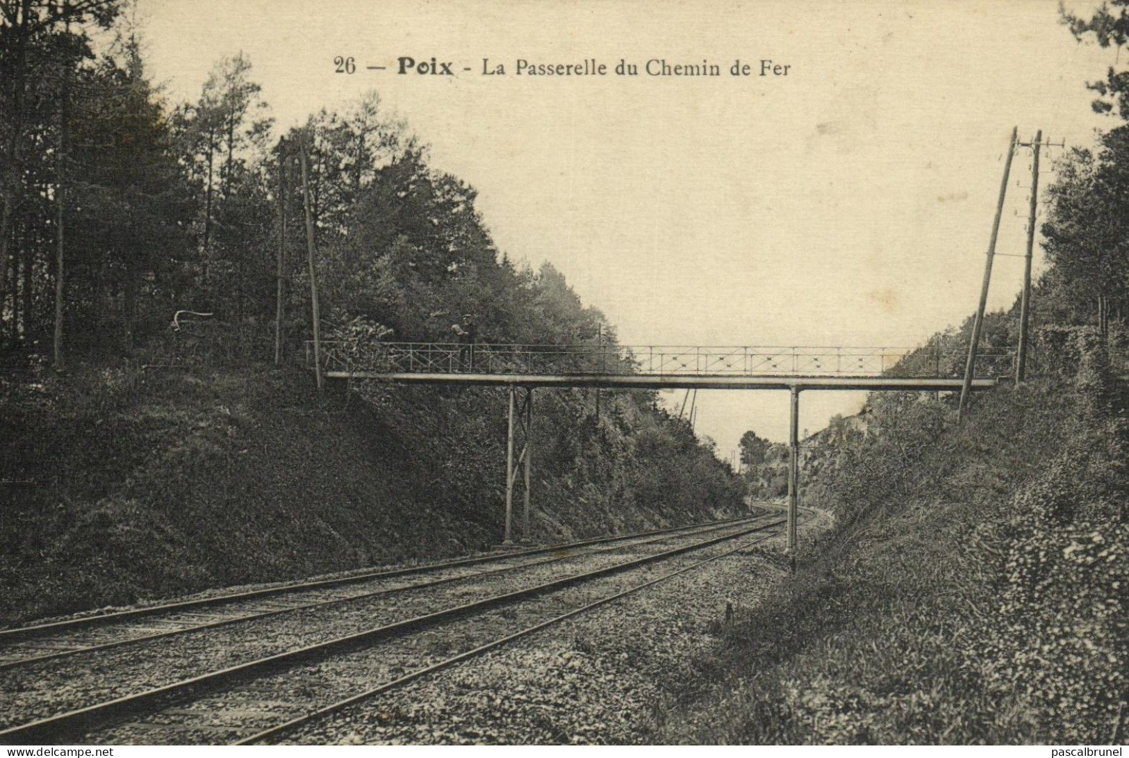 POIX DE PICARDIE - LA  PASSERELLE DU CHEMIN DE FER - Poix-de-Picardie