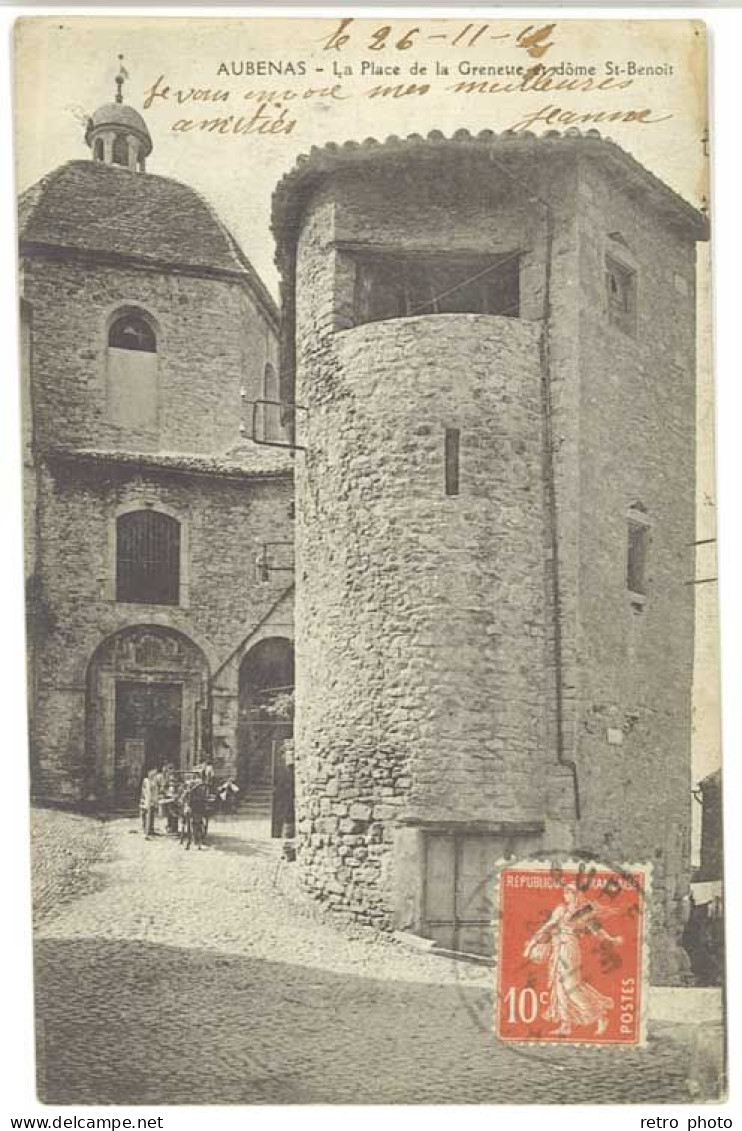 Cpa Aubenas - La Place De La Grenette Et Dôme St-Benoit - Aubenas