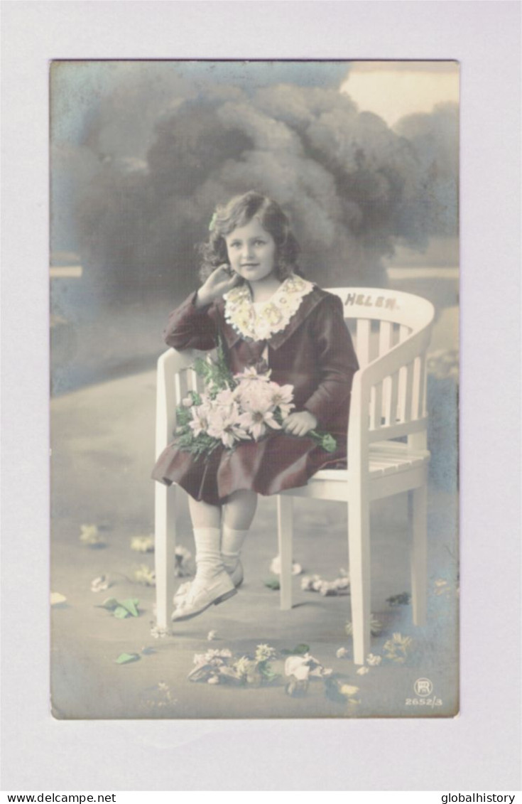 XB1274 JEUNE FILLE, ENFANT, GIRL FAMOUS CHILD MODEL KATHERINE  ASHTON WITH FLOWER BASKET RPPC - Portraits