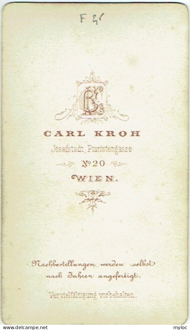 Photo CDV. Foto Carl Kroh. Wien. Homme Barbu Assis Et Chapeau. - Anciennes (Av. 1900)