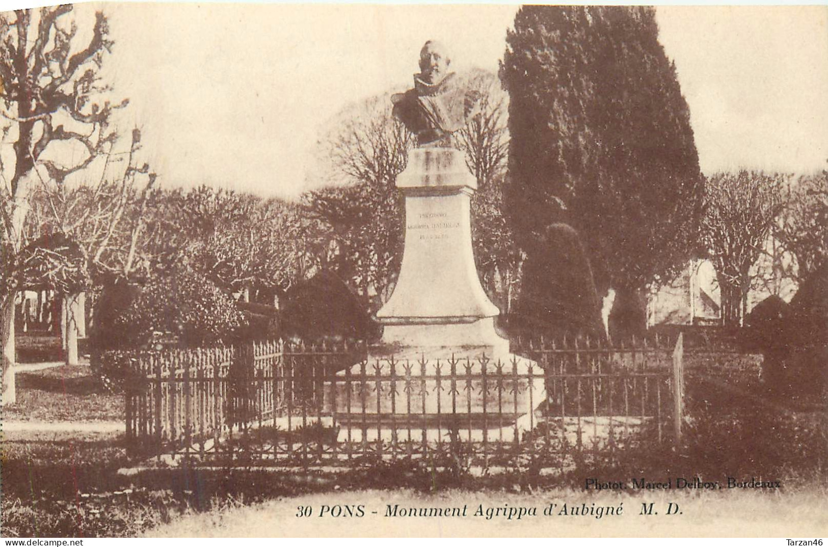 25.04.2024 - A - 30. PONS - Monument Agrippa D'Aubigné - Pons