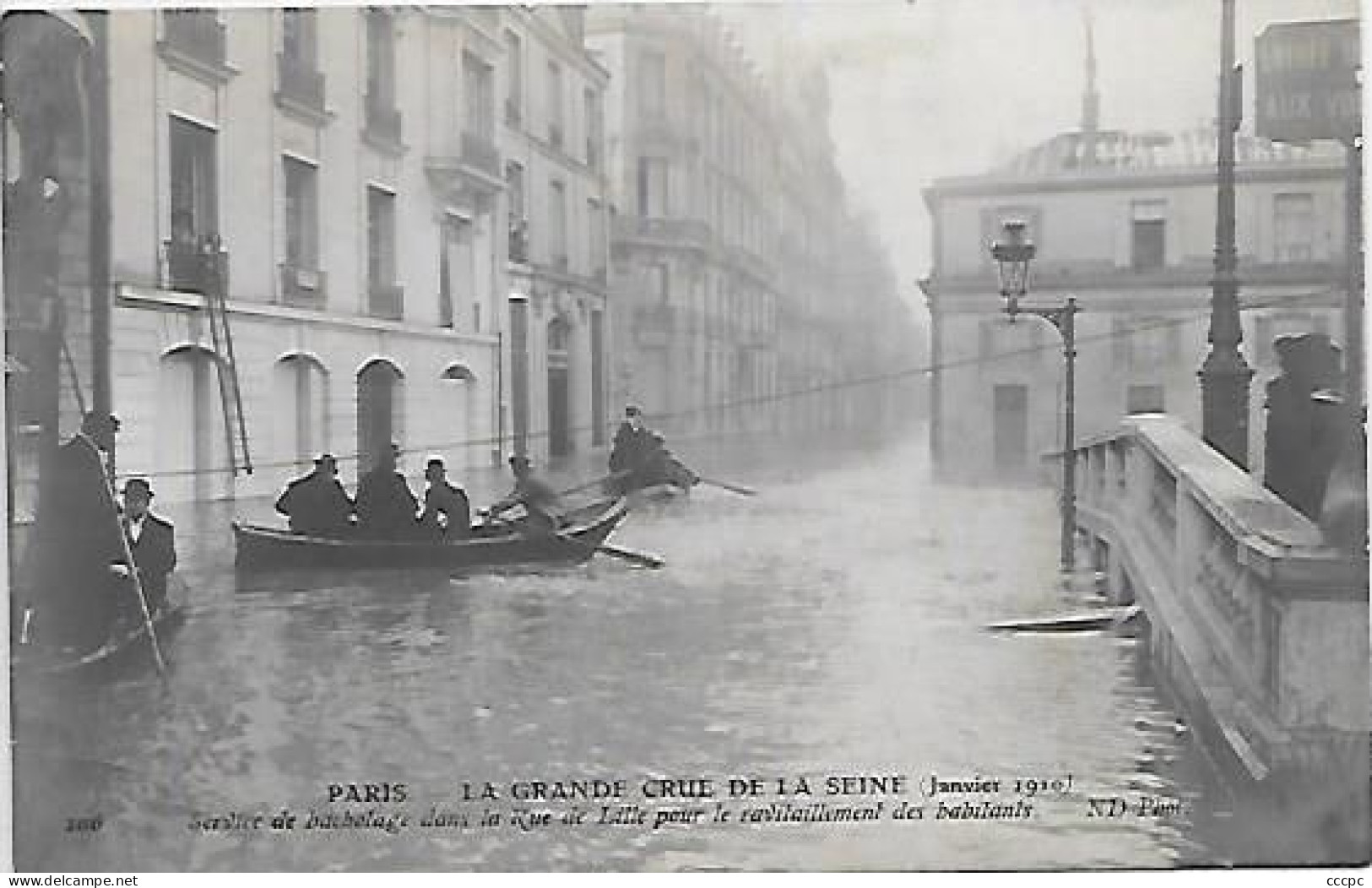 CPA Paris La Grande Crue De La Seine Janvier 1910 Service De Bachotage Dans La Rue De Lille Pour Le Ravitaillement - Arrondissement: 07