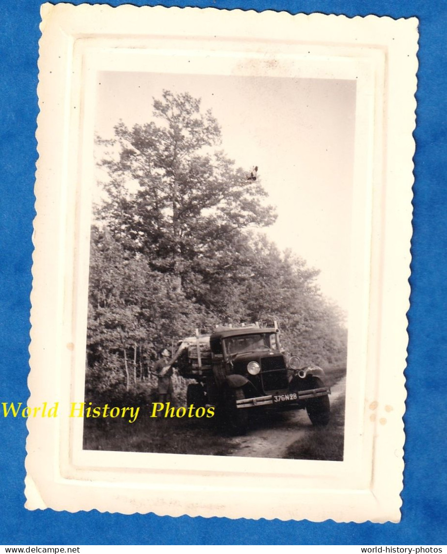 Photo Ancienne Snapshot - Camion à Identifier - Chevrolet ? Ford ? - Sur Un Route De Forêt - Années 1950 - Automobiles