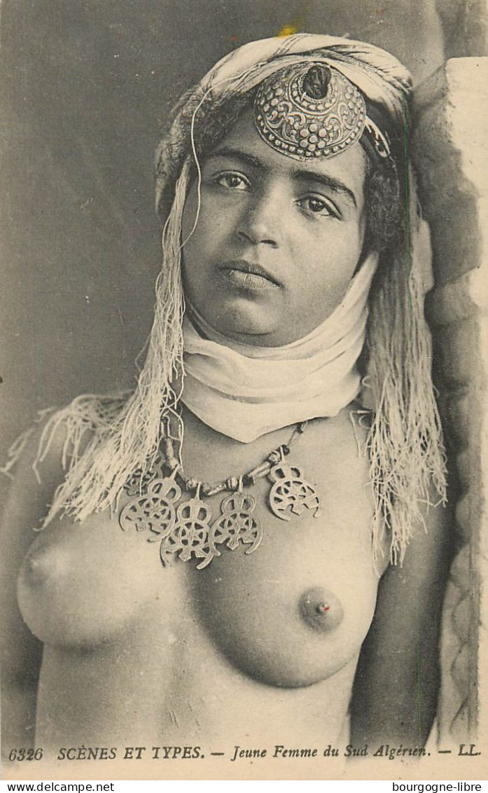 Algérie N°6326 Femme Seins Nus Jeune Femme Du Sud Algérien - Scènes & Types