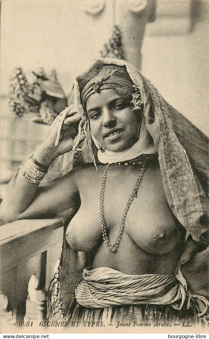 Algérie N°6061 Femme Seins Nus Jeune Femme Arabe - Scènes & Types