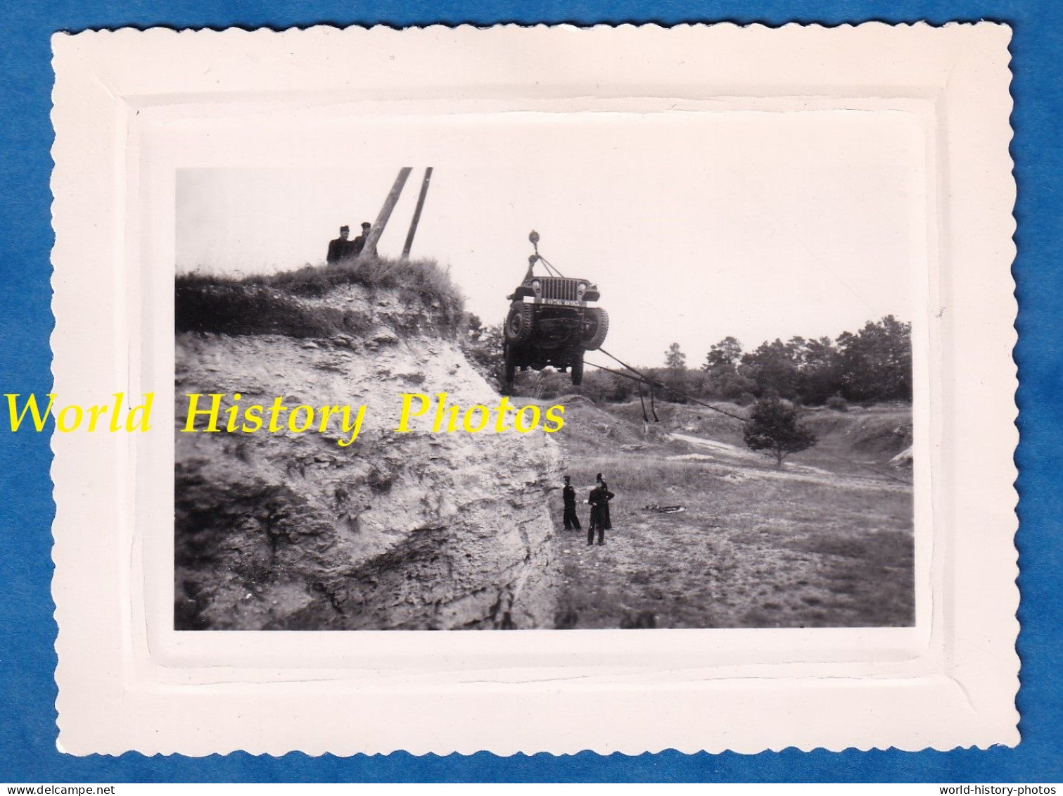 Photo Ancienne Snapshot - LAPOMMERAIE / La Pommeraie - Excercice Militaire - Montée D'une Jeep - Vers 1950 - Soldat - Auto's